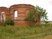 Разрушенная церковь в селе Золотая гора
